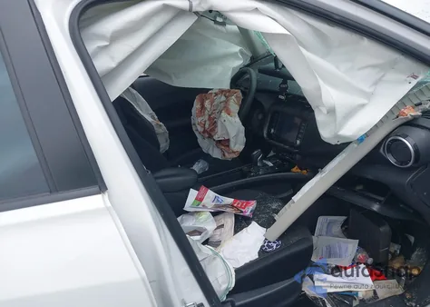 2021 Nissan Kicks Sv Xtronic Cvt z USA, uszkodzony, nr VIN 3N1CP5CV4ML557339